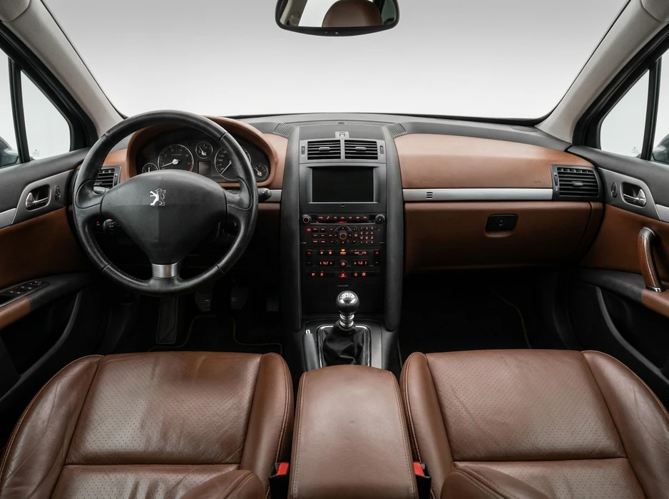 Habitacle de Peugeot 407, vue frontale